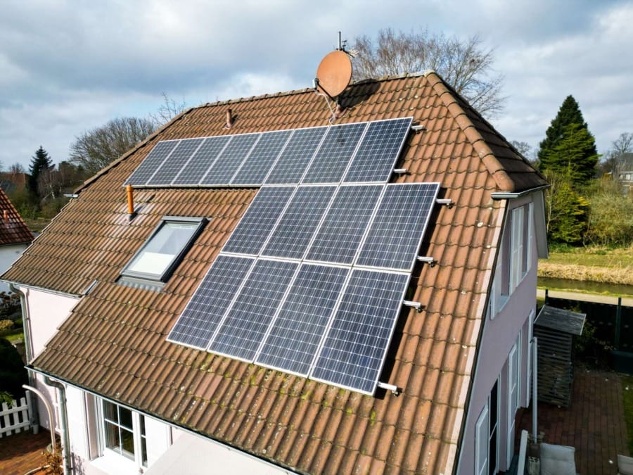 Luftaufnahme Haus Seite PV