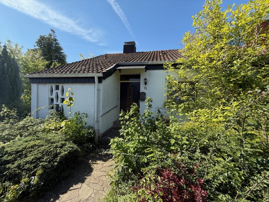 Sanierungsbedürftiges Reihenendhaus auf Erbpachtgrundstück mit Garage und Keller in OS-Schinkel, 49084 Osnabrück / Schinkel, Reihenendhaus