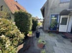 Weg in den Garten - Gepflegtes, charmantes Zweifamilienhaus mit Teilkeller, Garage, Garten im Grünen in bevorzugter Lage